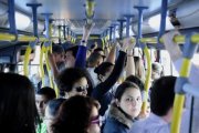 Redução dos ônibus em Porto Alegre lotam os carros e levam à demissão dos rodoviários