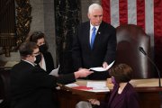 Em longa sessão após invasão trumpista, Congresso norte-americano ratifica vitória de Biden