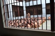Torturas, 15 dias sem banho, nus no chão: presídios no Brasil têm cenas de barbárie