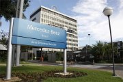 Mercedes-Benz alega crise e coloca 5 mil funcionários em férias coletivas no ABC
