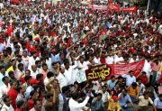 Mais de 100 milhões de trabalhadores entram em greve na Índia.