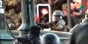 [VÍDEO] Policial chileno empurra adolescente de ponte durante ato contra Piñera