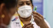 Empresários da saúde aplicaram dose de água do mar ao invés de vacina em 4.077 indianos