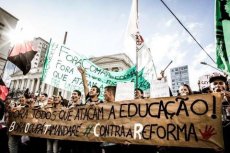 800 escolas ocupas no Paraná: Apoiar as ocupas é um dever!