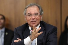 Bovespa cai -10% e interrompe negócios, Guedes diz ver cenário com "absoluta serenidade"