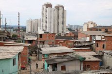 Banco Mundial prevê queda de 8% do PIB brasileiro e aumento da pobreza extrema
