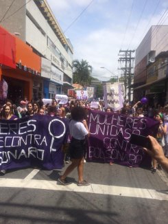 Ato de mulheres contra Bolsonaro em São José dos Campos reuniu centenas de pessoas