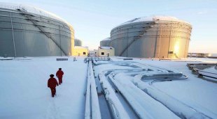 Rússia e Arábia Saudita estudam diminuir oferta de petróleo: acomodação em meio a tendência de baixa