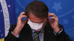 “Máscara é coisa de ‘viado'”, diz Bolsonaro, escancarando homofobia e negacionismo