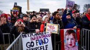 Enquanto o desemprego sobe, Trump financia grupos anti-aborto