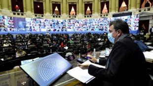 O Congresso argentino votou o orçamento do FMI em uma sessão cheia de manobras
