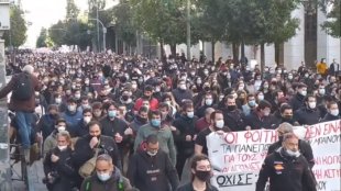 Estudantes gregos tomam as ruas para lutar contra a militarização das universidades