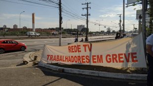 Com congelamento salarial há 4 anos, trabalhadores da REDE TV! seguem em greve em SP