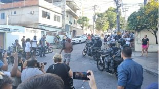 Moradores da Penha protestam pelas 22 vidas arrancadas pela polícia de Castro; há 7 feridos