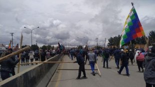 [Video] Polícia atira na população de El Alto que resiste ao golpe de Estado na Bolívia 