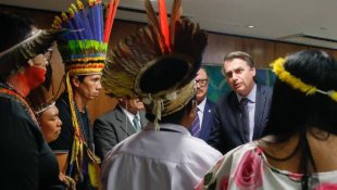 Bolsonaro quer destruir terras indígenas e entregá-las ao agronegócio e mineradoras