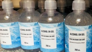 Professores argentinos produzem álcool gel de forma solidária