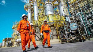 Petrobras coloca petroleiros em risco da COVID pelo lucro. O que seria possível se trabalhadores administrassem a empresa?
