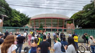 Manifestantes protestam contra o projeto de Doria de privatização do ginásio Ibirapuera