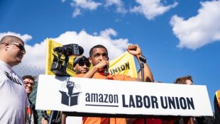 "Podemos derrotar a besta": falam os trabalhadores do novo sindicato da Amazon nos EUA