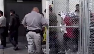 [Vídeo] Assim são os campos de concentração de Donald Trump para imigrantes