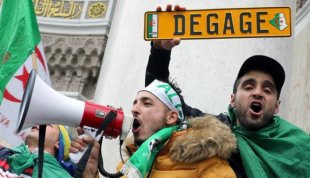 O Parlamento da Argélia nomeia um presidente interino rejeitado pelos protestos