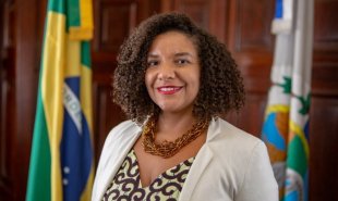 ABSURDO: Justiça impede imprensa na votação de Renata Souza