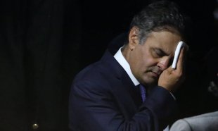 Aécio sai da presidência do PSDB e diz que vai se dedicar à sua defesa
