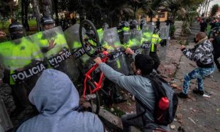 “Estão nos matando”, o grito na segunda jornada de protestos contra a polícia na Colômbia