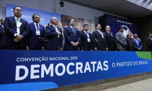 Bancada do DEM aumenta adesão a pautas de Bolsonaro e considera apoiá-lo em 2022