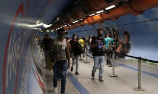 Chantagem: prefeitura fecha postos de vacinação nas estações do metrô