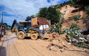 Bolsonaro responde à desastres com redução de recursos à Defesa Civil