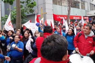 Luta do Walmart no Chile tem terceiro dia de greve com milhares de trabalhadores nas ruas