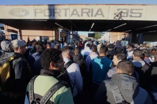 Trabalhadores da Ford São Bernardo voltam de assembleia com indignação e incerteza