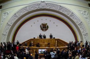 A direita venezuelana assume com ameaças destituintes