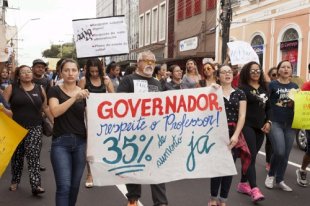 Professores estaduais do Amazonas param 25 cidades ao deflagrar greve