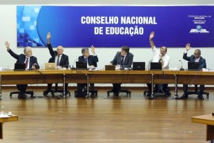 CNE passa por cima dos professores e aprova BNCC do Ensino Médio por decreto