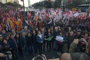 Na Argentina, a Frente de Izquierda - Unidad encerra sua campanha no Consulado do Chile