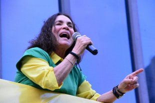 Regina Duarte mostra continuidade com Alvim, aplaudindo vídeo de combate ao "marxismo cultural"