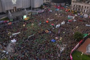 19F: Milhares de lenços verdes em apoio à legalização do aborto na Argentina