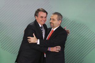 Bolsonaro entra com habeas corpus para que Weintraub e aliados continuem com fake news e ataques golpistas