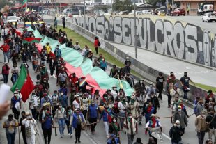 Caravana indígena chega à capital da Colômbia para se somar à jornada de protesto nacional 