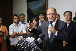 Alckmin decreta transferência de funcionários e MP anuncia liminar contra reestruturação