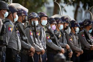 Forças de repressão assassinam 81 manifestantes contra o golpe militar em Mianmar