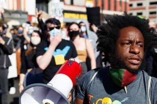 Entrevista: O que vem a seguir para o Black Lives Matter após a condenação de Derek Chauvin?