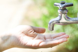 O crime continua: água tratada de cidade de Minas causa doenças