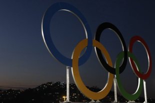 Mortes, acidentes e salários atrasados: as Olimpíadas acabam, mas o trabalho precário nas instalações não