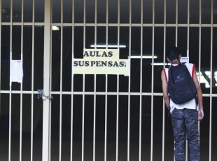 Prefeitura do Rio delibera volta às aulas presenciais sem garantir condições sanitárias