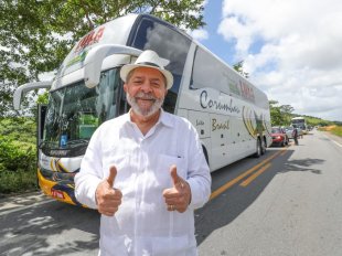 Lula faz caravana eleitoral no Rio, logo após a traição da CUT na luta contra as reformas