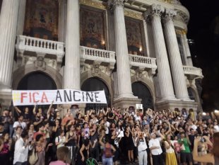 Manifestantes se reúnem no Rio pelo cinema nacional e contra a censura de Bolsonaro